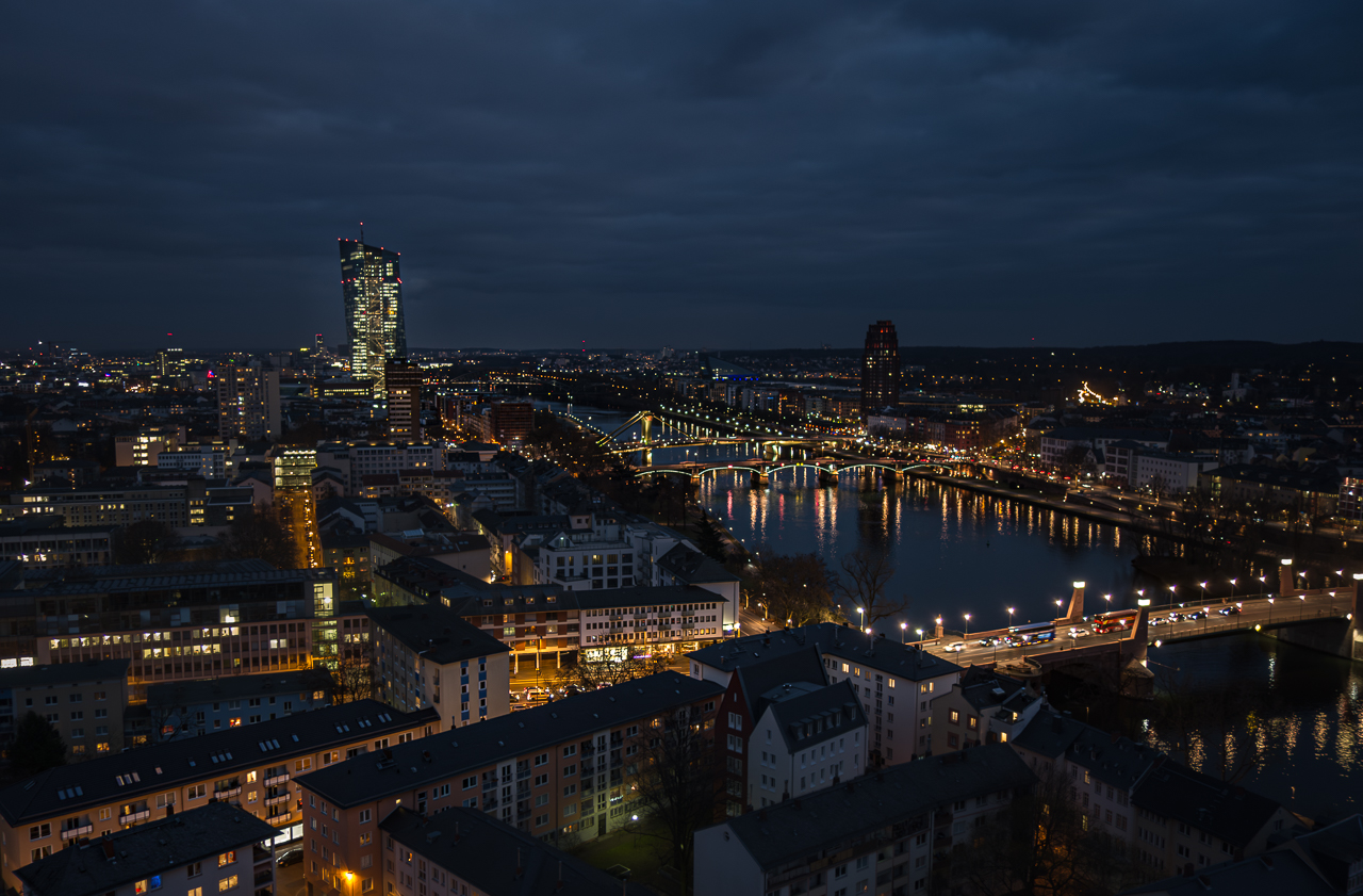 Frankfurt bei Nacht - Richtung EZB
