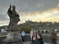 St Kilian mit dem Blick zur Festung Marienberg.JPG