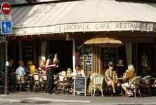 Café im Marais.jpg