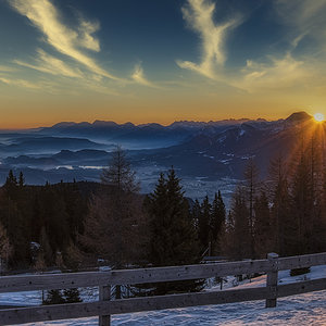 Sonnenaufgang am Dobratsch.jpg