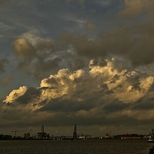 Wolken über dem Hafen