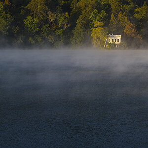 Frühnebel am See.jpg