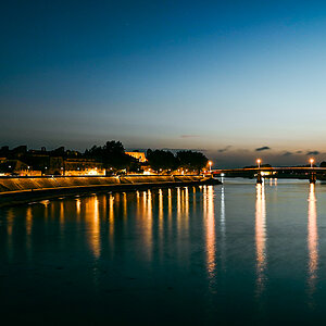 Die Rhone am Abend - Blaue Stunde in Arles