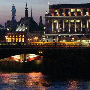 Mit Unilever House und Zug