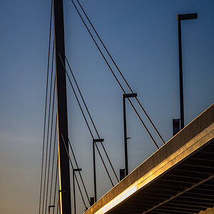 Rheinkniebrücke in D-Dorf