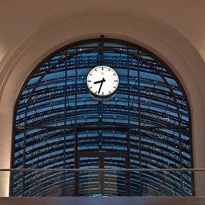 Uhr im  Dresdener Bahnhof
