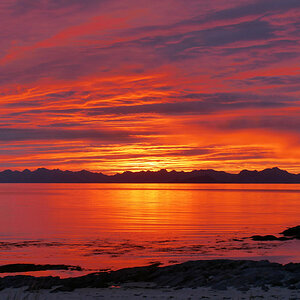 Sonnenuntergang über dem norwegischen Vestfjord