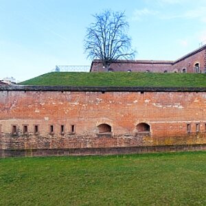 Brücke und Bresche