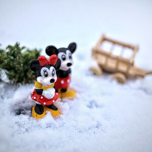 Minnie & Mickey feiern "Knut" - der Baum muss raus ....