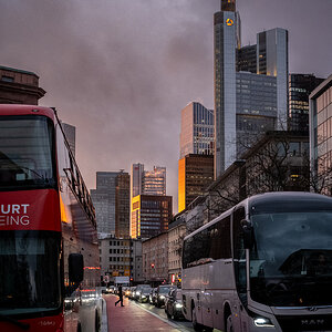 Street Frankfurt bei Sonnenuntergang