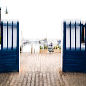 Das blaue Tor am Hafen