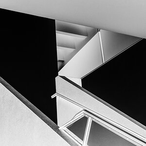 Treppenhaus in weiß&schwarz