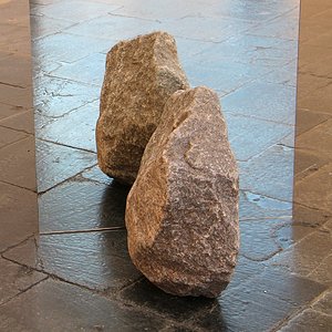 Stein vor Spiegel.jpg