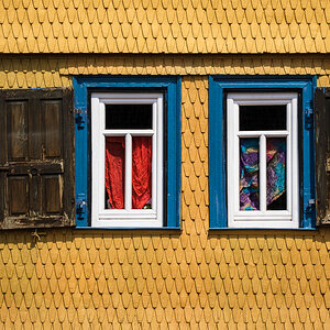 Farbenfrohe Fenster