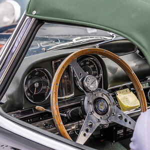 Blick in einen schönen alten Mercedes