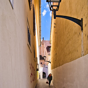 Durch diese hohle Gasse muß er kommen