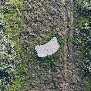 Einsamer Stein   -  lonesome  stone - Feldweg