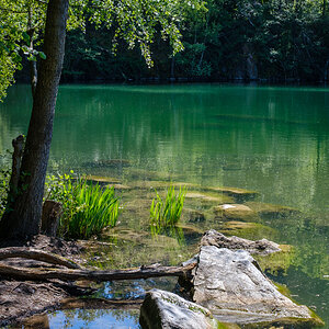Still ruht der Steinbruchsee