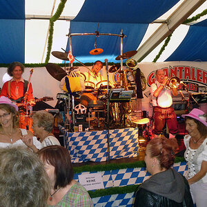 Oktoberfest in Hamburg  -  die Kapelle  2015