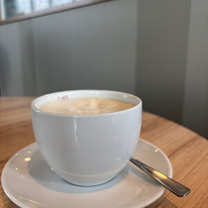 Kleiner Kaffee in lauter Umgebung