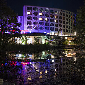 Hotel bei Nacht