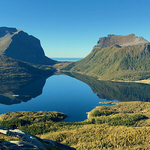 Berge am Fjord