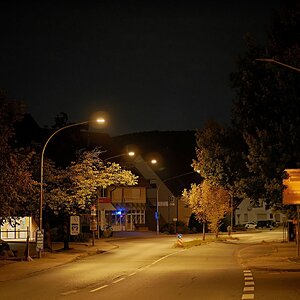 Herbstliche Dorfstraße