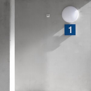 "1" blaues Schild für Kiri