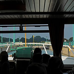 Einfahrt in die Schachtschleuse
