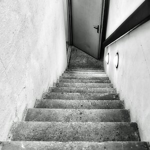 Der Treppe hinab, die hinauf führt