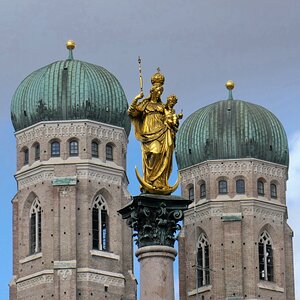 Mariensäule mit Frauenkirche