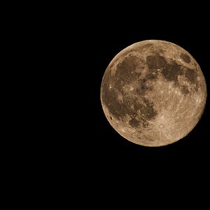 Erdtrabant mit Kratern