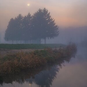 Morgennebel am Fluss