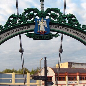 Kettenbrücke mit Schutzheiligem und Hersteller