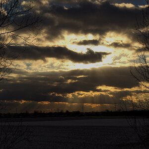 Winterlandschaft mit Gottesstrahlen I