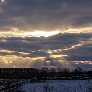 Winterlandschaft mit Gottesstrahlen II