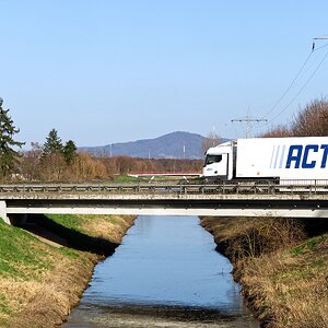 Brücken von der Brücke fotografiert II