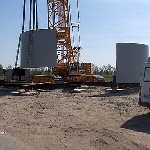 108 Meter_15  - Turmteile am Kran