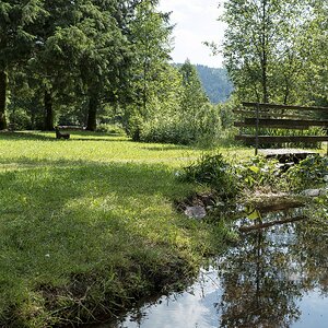 Kleine Brücke im Park