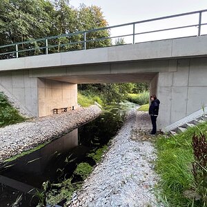 etwas außerhalb vom Dorf - Bahnbrücke am Kuhbach