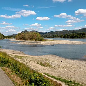 Die Rhein"straße" in der Entstehung ........