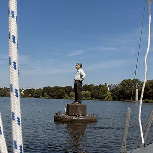 der einsame Mann auf der Alster