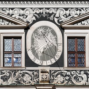 Sonnenuhrfassade
