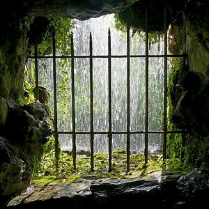 Hinter Gittern