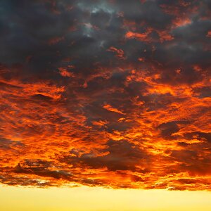 Wolken-Farbenspektakel