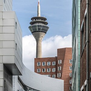 Frank Gehry meets Rheinturm