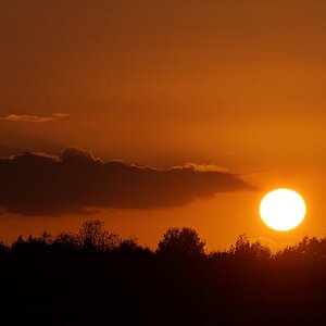 Wolkenschnecke frisst Sonne.