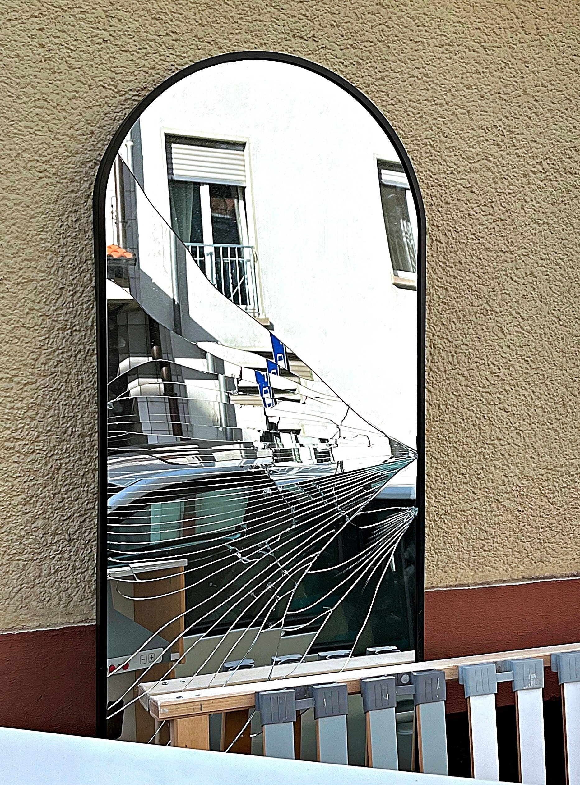 ... #1 Street:  "Spieglein, Spieglein ..."