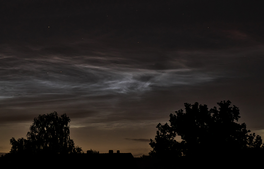 24_06_Harburg_nachtbeleuchtete Wolke_01.jpg