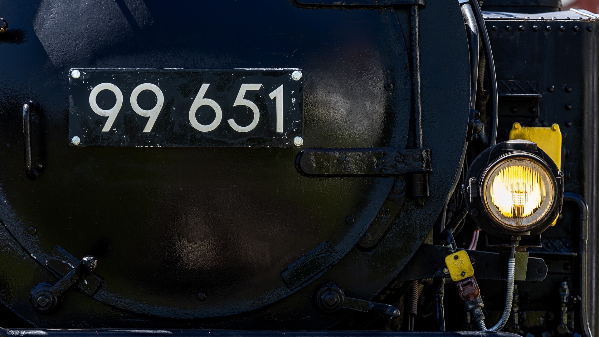 99 651